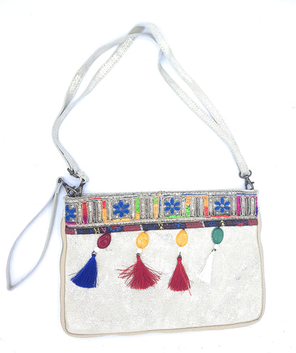 Sac pochette Cherokee en cuir irisé avec broderies et perles ~ Doré