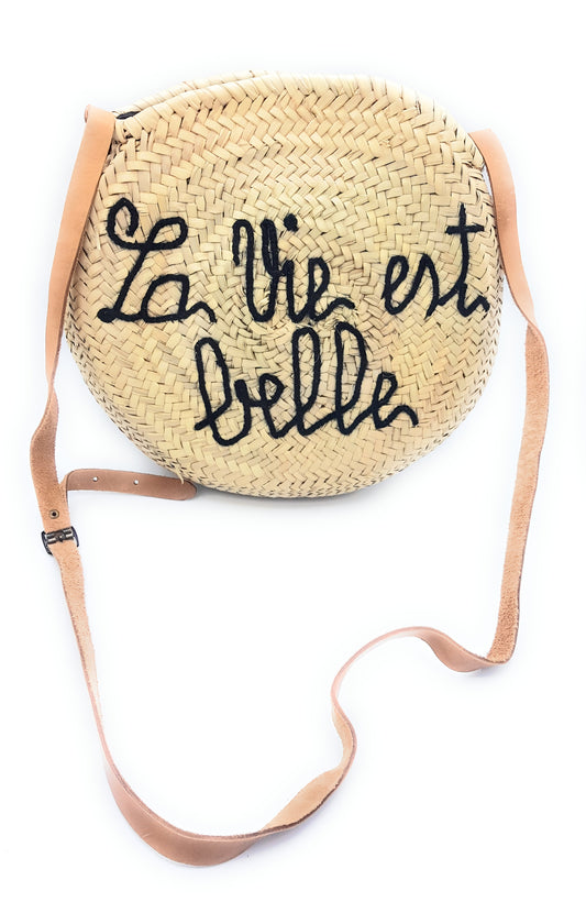 Sac de plage besace Ama "La vie est belle" en feuille de palmier avec bandoulière en cuir ~ Noir